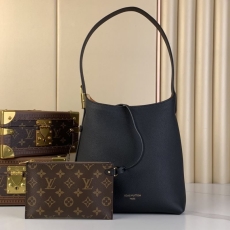 Louis Vuitton Hobo Bags